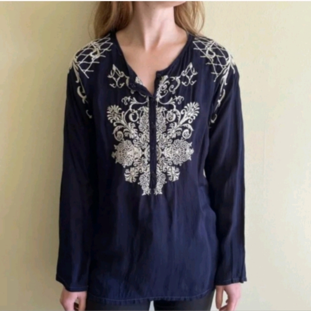 Johnny Was embroidered crew neck buttoned cupra rayon long sleeve blouse sz S